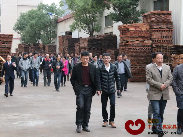 參觀明堂紅木除塵系統(tǒng)的東陽(yáng)市部分紅木家具企業(yè)老板