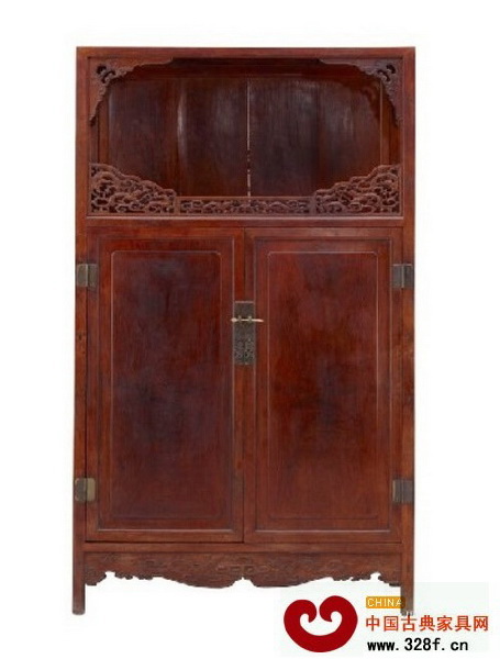 黃花梨雕龍紋券口帶欄桿亮格柜 