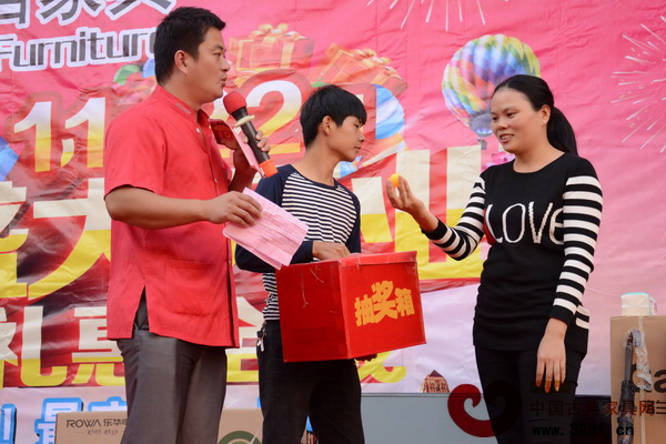 唐明居紅木揭西店為購買紅木家具的嘉賓們準(zhǔn)備了抽獎活動 唐明居紅木揭西店為購買紅木家具的嘉賓們準(zhǔn)備了抽獎活動