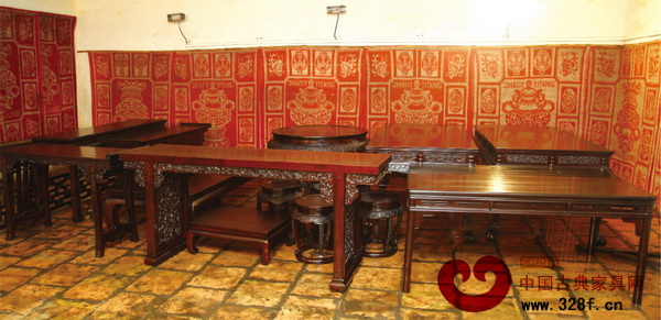 區(qū)氏臻品的漆房,嚴(yán)格控制溫濕度和光度 區(qū)氏臻品的漆房,嚴(yán)格控制溫濕度和光度