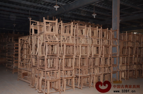 鴻紳堂生產(chǎn)過程中的板材、半成品、成品都按要求整齊有序地?cái)[放在不同的倉庫 鴻紳堂生產(chǎn)過程中的板材、半成品、成品都按要求整齊有序地?cái)[放在不同的倉庫