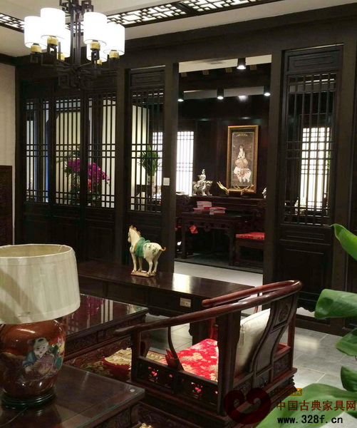 戴為紅木鴻儒紅木家居藝術(shù)館內(nèi)一角 戴為紅木鴻儒紅木家居藝術(shù)館內(nèi)一角