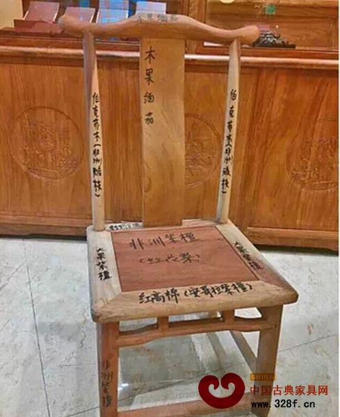 用各種材質(zhì)拼接做成的家具,有不法商家利用打蠟或上漆的辦法做出油潤的效果,當(dāng)成緬花家具出售 用各種材質(zhì)拼接做成的家具,有不法商家利用打蠟或上漆的辦法做出油潤的效果,當(dāng)成緬花家具出售