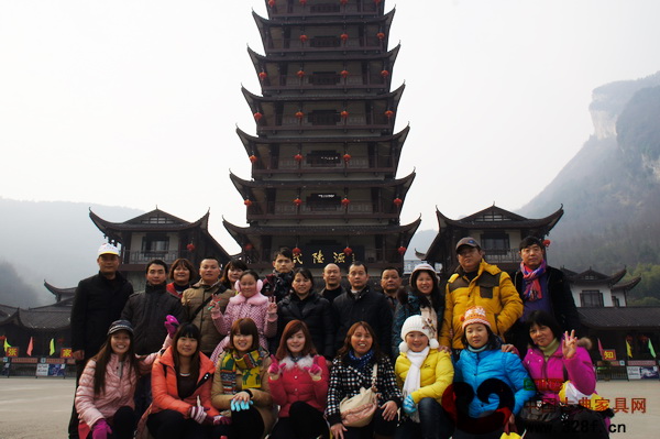 鴻紳堂經(jīng)常組織員工去湖南張家界、鳳凰古城,廣西桂林等地旅游 鴻紳堂經(jīng)常組織員工去湖南張家界、鳳凰古城,廣西桂林等地旅游