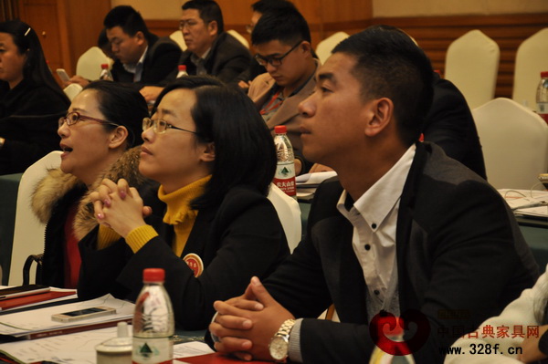 東陽培訓(xùn)會吸引過百名紅木精英參與，大家的學(xué)習(xí)熱情相當(dāng)高漲