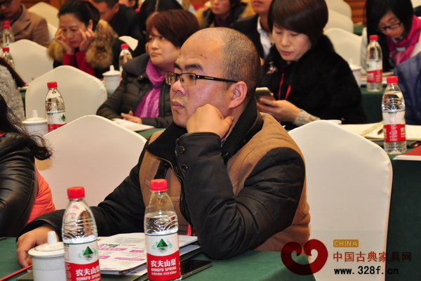 東陽培訓(xùn)會吸引過百名紅木精英參與，大家的學(xué)習(xí)熱情相當(dāng)高漲