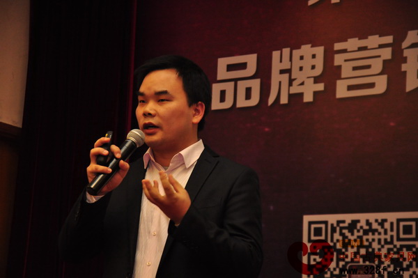 中國古典家具網(wǎng)技術總監(jiān)羅建軍 中國古典家具網(wǎng)技術總監(jiān)羅建軍