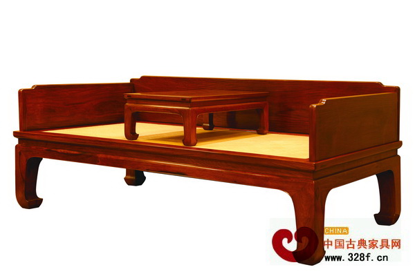 羅漢床上的藤面,需要十天半個(gè)月才能完成 羅漢床上的藤面,需要十天半個(gè)月才能完成