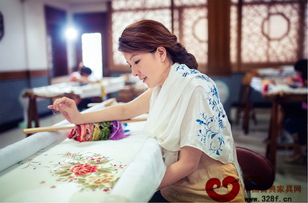 文化節(jié)期間舉辦了豐富多彩的活動(dòng) 文化節(jié)期間舉辦了豐富多彩的活動(dòng)