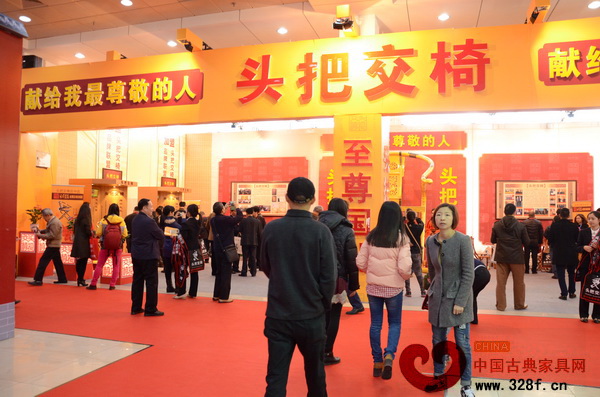 源天福展廳門口人潮涌動(dòng) 源天福展廳門口人潮涌動(dòng)