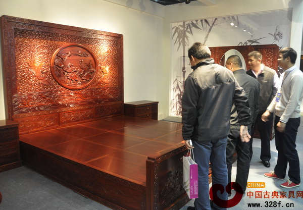 泰和園《和合美美龍鳳大床》吸引了眾多參會者 泰和園《和合美美龍鳳大床》吸引了眾多參會者