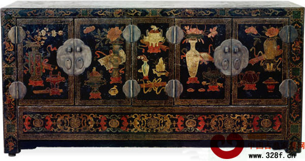清中期 黑漆彩繪描金博古圖炕柜 清中期 黑漆彩繪描金博古圖炕柜
