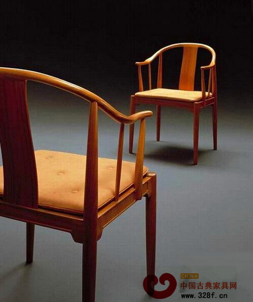 由漢斯·瓦格納設(shè)計(jì)的明式椅 由漢斯·瓦格納設(shè)計(jì)的明式椅