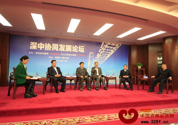 一眾嘉賓在臺上發(fā)言 一眾嘉賓在臺上發(fā)言