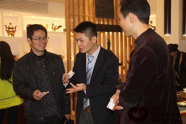 顧客與劉益交流