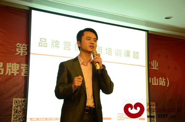 資深媒體策劃人、中國古典家具網(wǎng)、《品牌紅木》雜志CEO林偉華主講紅木家具企業(yè)營銷新法則 資深媒體策劃人、中國古典家具網(wǎng)、《品牌紅木》雜志CEO林偉華主講紅木家具企業(yè)營銷新法則