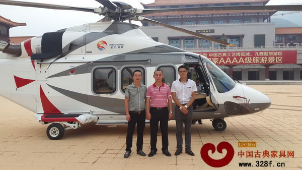 正陽集團(tuán)董事長鄒建明先生御架個人直升機(jī)蒞臨御典紅木商議上海世紀(jì)星城項(xiàng)目品牌戰(zhàn)略合作議案