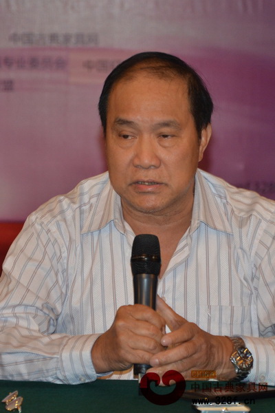 中山市紅木家具行業(yè)協(xié)會會長、中山鴻發(fā)家具董事長蕭照興 中山市紅木家具行業(yè)協(xié)會會長、中山鴻發(fā)家具董事長蕭照興