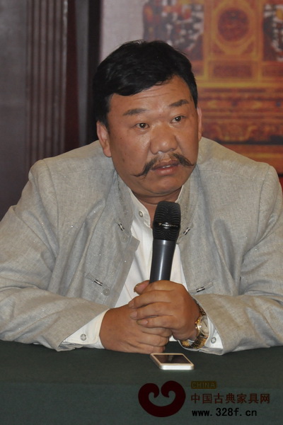 中國傳統(tǒng)工藝大師、明清居紅木董事長金彪云 中國傳統(tǒng)工藝大師、明清居紅木董事長金彪云