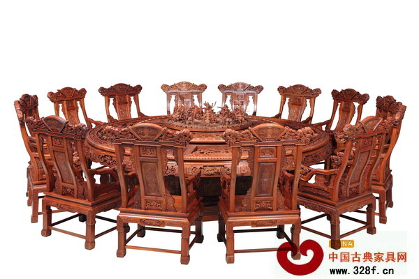 《三國演義大圓臺(tái)》局部(明清居供圖) 《三國演義大圓臺(tái)》局部(明清居供圖)