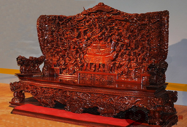 《西游記》沙發(fā)局部(紅古軒供圖) 《西游記》沙發(fā)局部(紅古軒供圖)