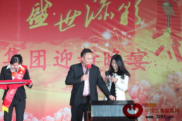 現(xiàn)場抽獎掀起晚宴高潮 現(xiàn)場抽獎掀起晚宴高潮