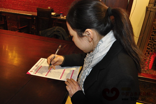 紅木總評(píng)榜線下投票券派發(fā)到各企業(yè)中 紅木總評(píng)榜線下投票券派發(fā)到各企業(yè)中