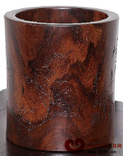 有鬼臉紋的黃花梨筆筒 有鬼臉紋的黃花梨筆筒