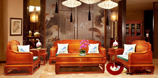 東成紅木新品——緬甸花梨荷韻沙發(fā)采用軟裝進(jìn)行搭配 東成紅木新品——緬甸花梨荷韻沙發(fā)采用軟裝進(jìn)行搭配