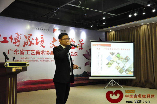 大涌紅博城策劃部劉經(jīng)理為現(xiàn)場(chǎng)詳細(xì)介紹了紅博城晟境概況 大涌紅博城策劃部劉經(jīng)理為現(xiàn)場(chǎng)詳細(xì)介紹了紅博城晟境概況