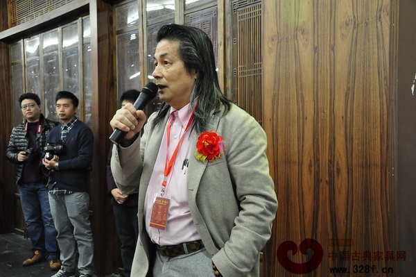 廣東省工藝美術(shù)協(xié)會(huì)副會(huì)長(zhǎng)伍炳亮就紅博城與省工藝美術(shù)協(xié)會(huì)合作問題提出建設(shè)性意見 廣東省工藝美術(shù)協(xié)會(huì)副會(huì)長(zhǎng)伍炳亮就紅博城與省工藝美術(shù)協(xié)會(huì)合作問題提出建設(shè)性意見