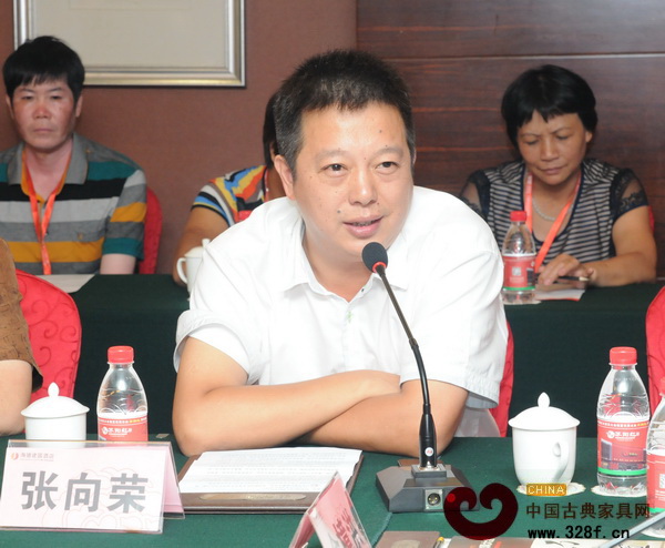 明堂紅木總經(jīng)理張向榮就“如何走專業(yè)化之路”做分享 明堂紅木總經(jīng)理張向榮就“如何走專業(yè)化之路”做分享
