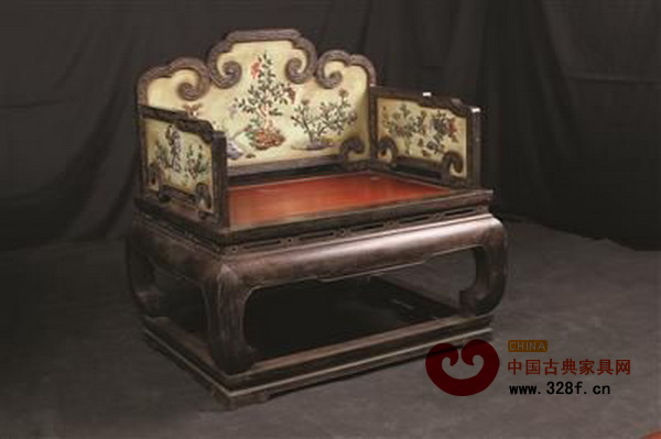 《紫檀漆心百寶嵌花卉寶座》被列為此次拍賣的重器之首