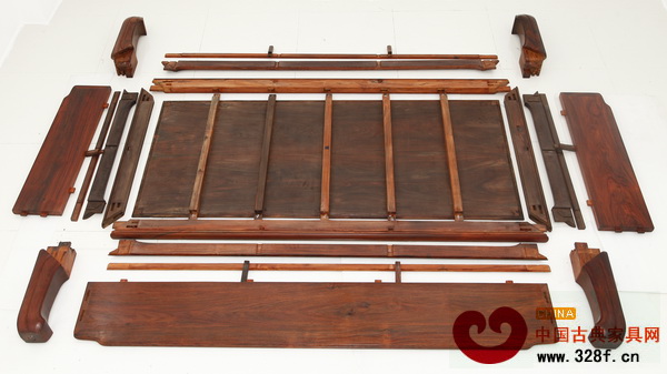 魯班木藝的羅漢床各部位可以拆卸拼接 魯班木藝的羅漢床各部位可以拆卸拼接