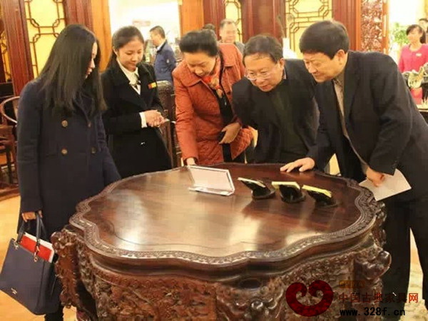 考評(píng)組正在進(jìn)行驗(yàn)收 考評(píng)組正在進(jìn)行驗(yàn)收