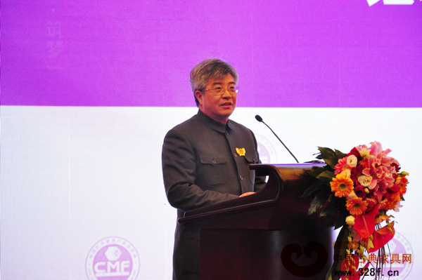 中山市政協(xié)主席丘樹宏在論壇上作重要講話