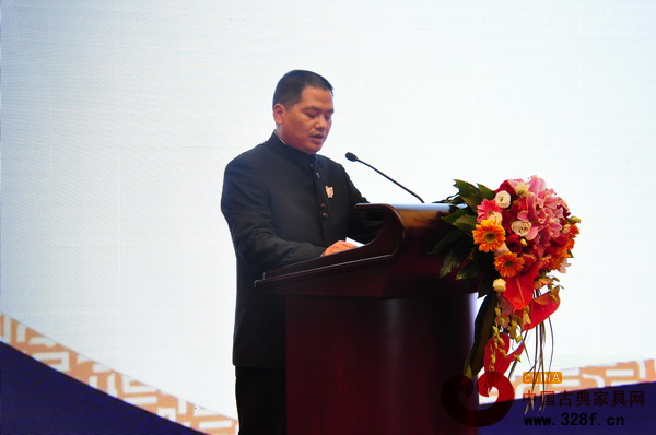 中信紅木董事長李忠信做新品牌發(fā)布 中信紅木董事長李忠信做新品牌發(fā)布