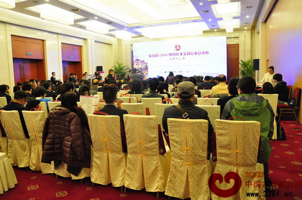 第五屆(2014)中國紅木家具行業(yè)總評榜頒獎典禮現(xiàn)場 第五屆(2014)中國紅木家具行業(yè)總評榜頒獎典禮現(xiàn)場