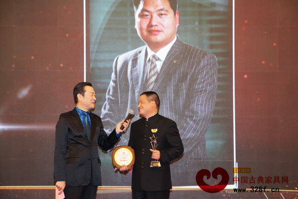 央視知名主持人趙保樂（右）現(xiàn)場對話李忠信