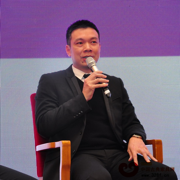 廣州番禺紅木家具協(xié)會(huì)會(huì)長(zhǎng)、永華紅木副總經(jīng)理邱志坤提出以文化為主導(dǎo)的品牌理念 廣州番禺紅木家具協(xié)會(huì)會(huì)長(zhǎng)、永華紅木副總經(jīng)理邱志坤提出以文化為主導(dǎo)的品牌理念