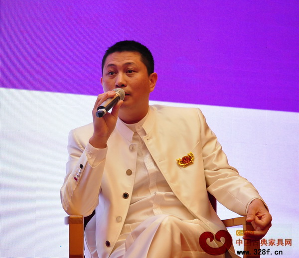 廣東省紅木商會(huì)會(huì)長(zhǎng)、紅古軒總經(jīng)理吳赤宇詳細(xì)分析了品牌體現(xiàn)的四種盈利模式 廣東省紅木商會(huì)會(huì)長(zhǎng)、紅古軒總經(jīng)理吳赤宇詳細(xì)分析了品牌體現(xiàn)的四種盈利模式