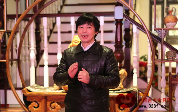 南京林業(yè)大學(xué)木材科學(xué)研究中心主任徐魁梧介紹“東作云”材質(zhì)認(rèn)定情況 南京林業(yè)大學(xué)木材科學(xué)研究中心主任徐魁梧介紹“東作云”材質(zhì)認(rèn)定情況