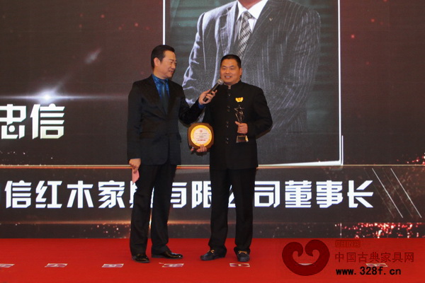 央視知名主持人趙保樂現(xiàn)場采訪東陽中信紅木董事長李忠信 央視知名主持人趙保樂現(xiàn)場采訪東陽中信紅木董事長李忠信