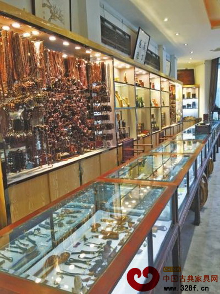 紅木店內(nèi)辟出專柜銷售各類把玩小件 紅木店內(nèi)辟出專柜銷售各類把玩小件