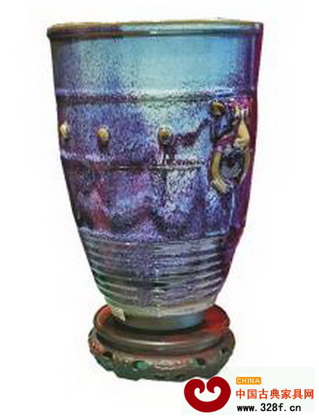 斑斕的鈞瓷配上古樸的紅木底座,是不是很搭? 斑斕的鈞瓷配上古樸的紅木底座,是不是很搭?