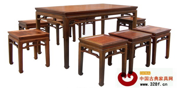 建筑中的梁柱框架也被廣泛應(yīng)用于傳統(tǒng)家具中.jpg 建筑中的梁柱框架也被廣泛應(yīng)用于傳統(tǒng)家具中.jpg