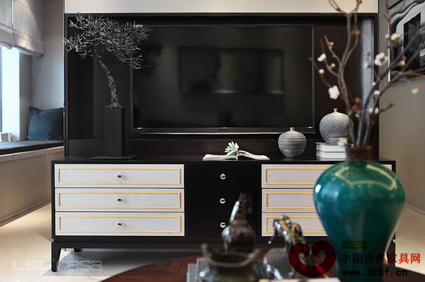 稀疏緊湊、高低錯(cuò)落的花道,給人以寧?kù)o的感覺(jué) 稀疏緊湊、高低錯(cuò)落的花道,給人以寧?kù)o的感覺(jué)