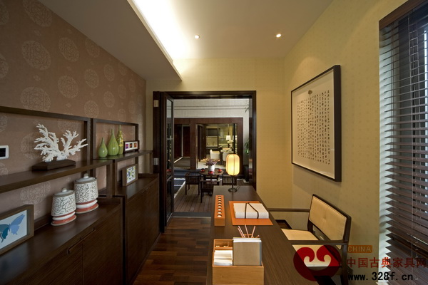 在書(shū)房中放置一幅書(shū)法作品,給人的是書(shū)卷的味道 在書(shū)房中放置一幅書(shū)法作品,給人的是書(shū)卷的味道