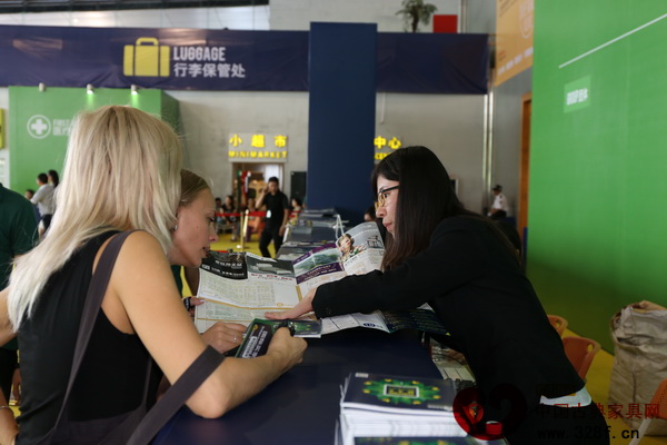 工作人員會為來自五湖四海的觀眾提供熱情的服務 工作人員會為來自五湖四海的觀眾提供熱情的服務