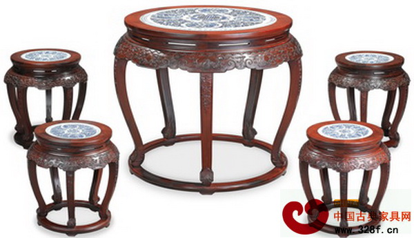 紅酸枝鑲青花瓷片圓桌配凳 紅酸枝鑲青花瓷片圓桌配凳